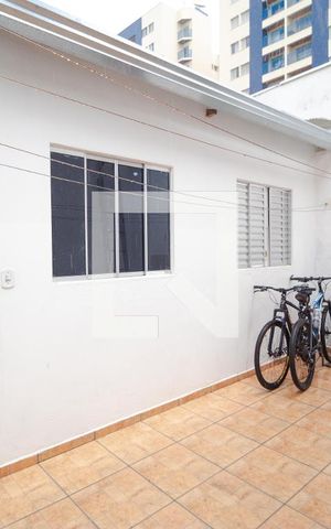Casa à venda com 160m², 4 quartos e sem vaga Casa à venda com 160m², 4 quartos e sem vagaQuintal