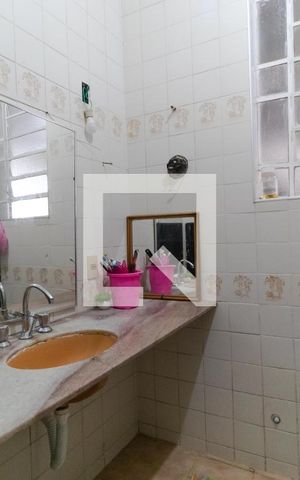 Casa à venda com 160m², 4 quartos e sem vaga Casa à venda com 160m², 4 quartos e sem vagaBanheiro