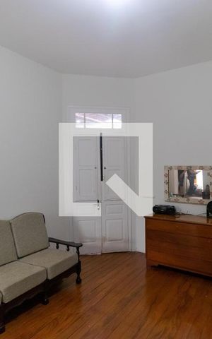 Casa à venda com 160m², 4 quartos e sem vaga Casa à venda com 160m², 4 quartos e sem vagaSalas