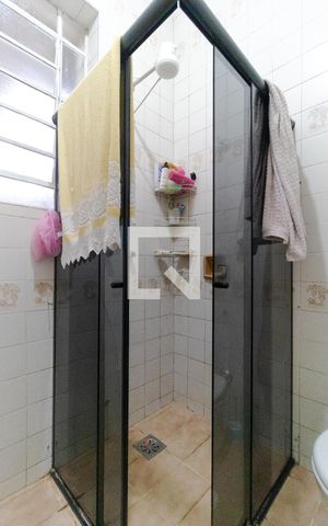 Casa à venda com 160m², 4 quartos e sem vaga Casa à venda com 160m², 4 quartos e sem vagaBanheiro