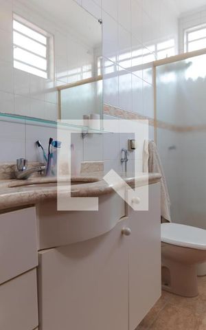 Casa para alugar com 180m², 3 quartos e 5 vagasBanheiro da  Suíte