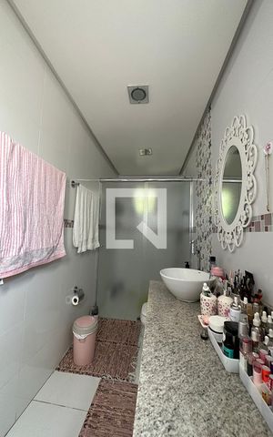 Casa à venda com 140m², 3 quartos e 2 vagasBanheiro da Suíte