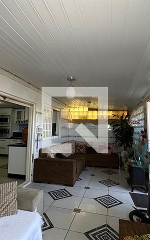 Casa à venda com 140m², 3 quartos e 2 vagasSala