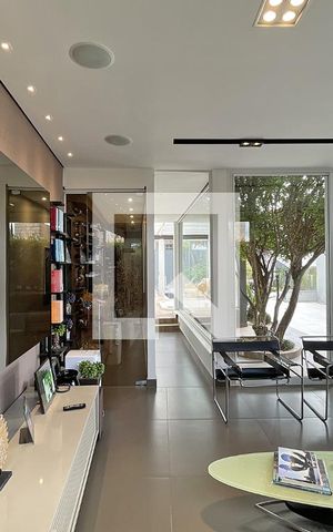 Casa à venda com 600m², 4 quartos e 4 vagas Casa à venda com 600m², 4 quartos e 4 vagasEspaço Gourmet + Adega