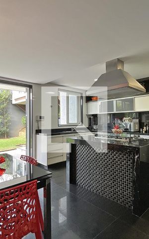 Casa à venda com 600m², 4 quartos e 4 vagas Casa à venda com 600m², 4 quartos e 4 vagasCozinha