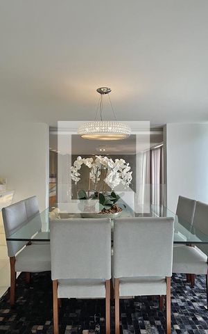 Casa à venda com 600m², 4 quartos e 4 vagas Casa à venda com 600m², 4 quartos e 4 vagasSala de Jantar