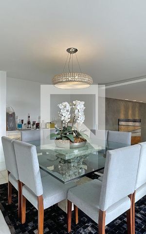 Casa à venda com 600m², 4 quartos e 4 vagas Casa à venda com 600m², 4 quartos e 4 vagasSala de Jantar