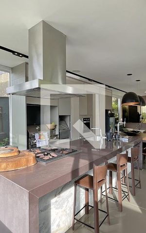 Casa à venda com 600m², 4 quartos e 4 vagas Casa à venda com 600m², 4 quartos e 4 vagasEspaço Gourmet