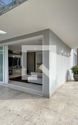 Casa à venda com 600m², 4 quartos e 4 vagas Casa à venda com 600m², 4 quartos e 4 vagasSala - Fachada