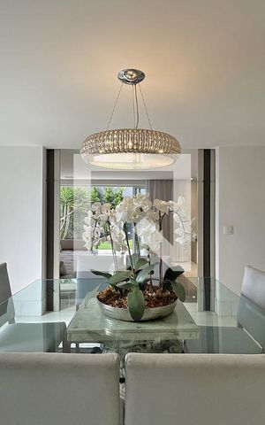 Casa à venda com 600m², 4 quartos e 4 vagas Casa à venda com 600m², 4 quartos e 4 vagasSala de Jantar