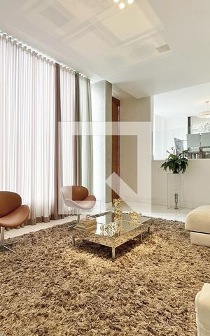 Casa à venda com 600m², 4 quartos e 4 vagas Casa à venda com 600m², 4 quartos e 4 vagasSala de estar