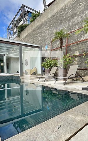 Casa à venda com 600m², 4 quartos e 4 vagas Casa à venda com 600m², 4 quartos e 4 vagasÁrea de Lazer - Piscina