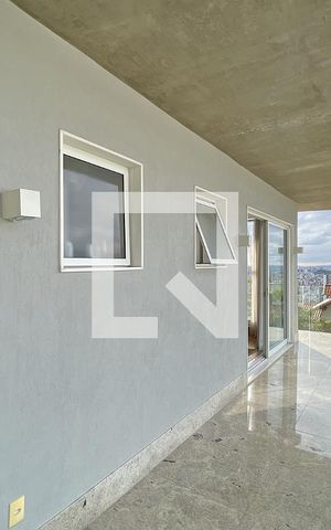 Casa à venda com 600m², 4 quartos e 4 vagas Casa à venda com 600m², 4 quartos e 4 vagasVaranda da Suíte 3