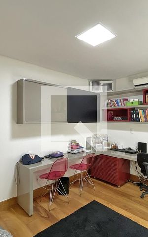 Casa à venda com 600m², 4 quartos e 4 vagas Casa à venda com 600m², 4 quartos e 4 vagasQuarto 4