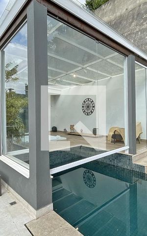 Casa à venda com 600m², 4 quartos e 4 vagas Casa à venda com 600m², 4 quartos e 4 vagasÁrea de Lazer - Piscina / SPA