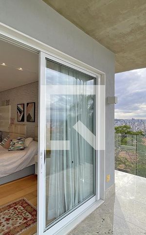 Casa à venda com 600m², 4 quartos e 4 vagas Casa à venda com 600m², 4 quartos e 4 vagasVaranda da Suíte 2