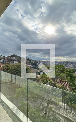 Casa à venda com 600m², 4 quartos e 4 vagas Casa à venda com 600m², 4 quartos e 4 vagasVaranda da Suíte 2