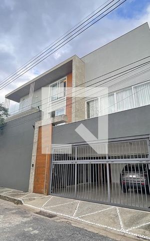 Casa à venda com 600m², 4 quartos e 4 vagas Casa à venda com 600m², 4 quartos e 4 vagasFachada