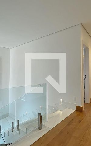Casa à venda com 600m², 4 quartos e 4 vagas Casa à venda com 600m², 4 quartos e 4 vagasCorredor Quartos