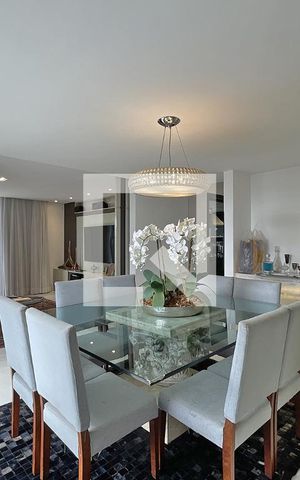 Casa à venda com 600m², 4 quartos e 4 vagas Casa à venda com 600m², 4 quartos e 4 vagasSala de Jantar