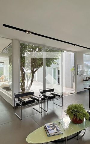 Casa à venda com 600m², 4 quartos e 4 vagas Casa à venda com 600m², 4 quartos e 4 vagasEspaço Gourmet + Adega