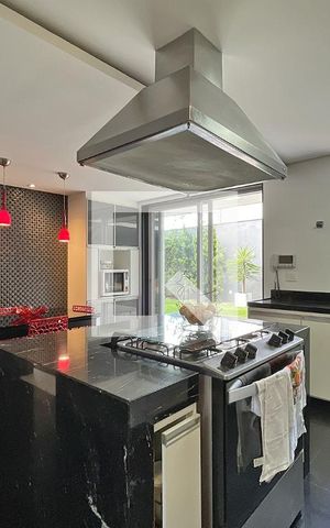 Casa à venda com 600m², 4 quartos e 4 vagas Casa à venda com 600m², 4 quartos e 4 vagasCozinha