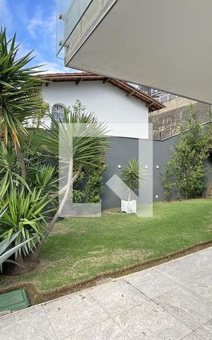 Casa à venda com 600m², 4 quartos e 4 vagas Casa à venda com 600m², 4 quartos e 4 vagasJardim