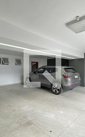 Casa à venda com 600m², 4 quartos e 4 vagas Casa à venda com 600m², 4 quartos e 4 vagasVagas de garagem