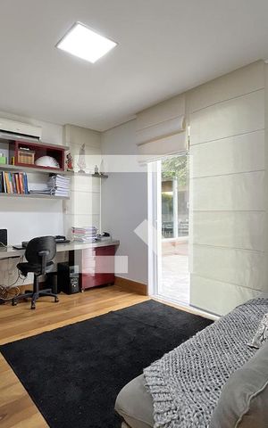 Casa à venda com 600m², 4 quartos e 4 vagas Casa à venda com 600m², 4 quartos e 4 vagasQuarto 4