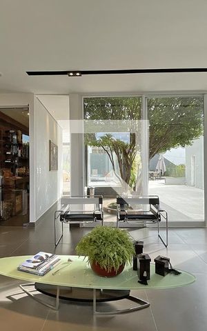 Casa à venda com 600m², 4 quartos e 4 vagas Casa à venda com 600m², 4 quartos e 4 vagasEspaço Gourmet