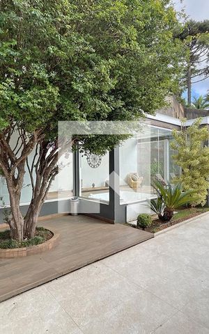 Casa à venda com 600m², 4 quartos e 4 vagas Casa à venda com 600m², 4 quartos e 4 vagasÁrea externa com uma Jabuticabeira