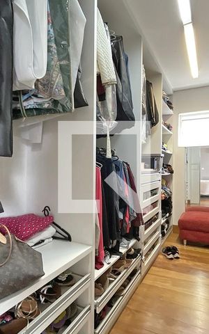 Casa à venda com 600m², 4 quartos e 4 vagas Casa à venda com 600m², 4 quartos e 4 vagasCloset da Suíte Master