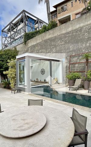 Casa à venda com 600m², 4 quartos e 4 vagas Casa à venda com 600m², 4 quartos e 4 vagasÁrea de Lazer - Piscina