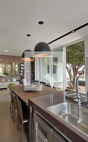 Casa à venda com 600m², 4 quartos e 4 vagas Casa à venda com 600m², 4 quartos e 4 vagasEspaço Gourmet