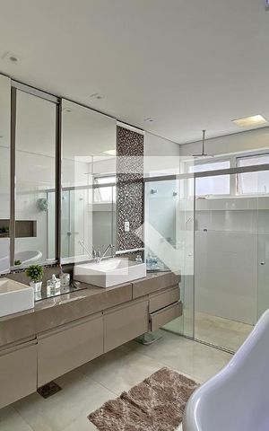 Casa à venda com 600m², 4 quartos e 4 vagas Casa à venda com 600m², 4 quartos e 4 vagasBanheiro da Suíte Master