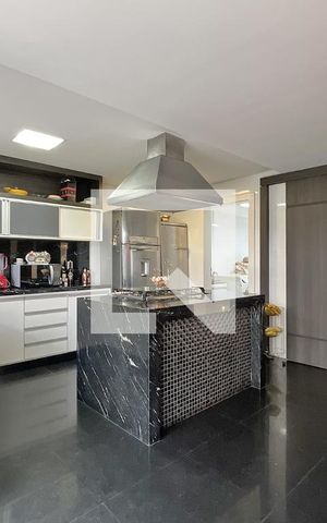 Casa à venda com 600m², 4 quartos e 4 vagas Casa à venda com 600m², 4 quartos e 4 vagasCozinha