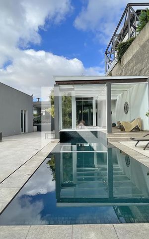 Casa à venda com 600m², 4 quartos e 4 vagas Casa à venda com 600m², 4 quartos e 4 vagasÁrea de Lazer - Piscina