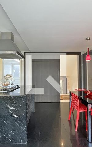 Casa à venda com 600m², 4 quartos e 4 vagas Casa à venda com 600m², 4 quartos e 4 vagasCozinha