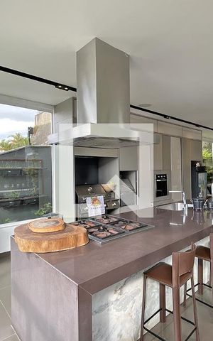 Casa à venda com 600m², 4 quartos e 4 vagas Casa à venda com 600m², 4 quartos e 4 vagasEspaço Gourmet