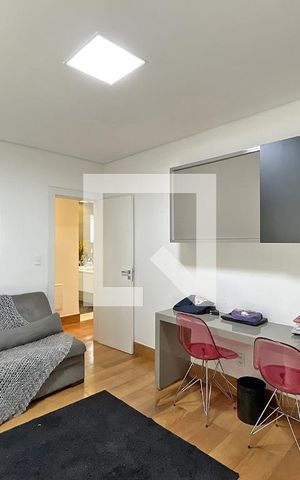 Casa à venda com 600m², 4 quartos e 4 vagas Casa à venda com 600m², 4 quartos e 4 vagasQuarto 4