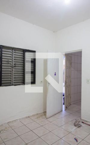 Casa para alugar com 21m², 2 quartos e 1 vaga Casa para alugar com 21m², 2 quartos e 1 vagaSala/Quarto