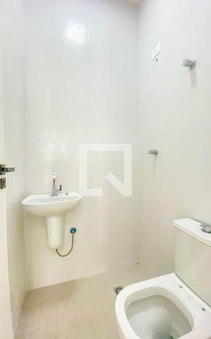 Casa para alugar com 650m², 5 quartos e 4 vagas Casa para alugar com 650m², 5 quartos e 4 vagasBanheiro de Serviço