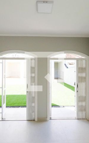 Casa para alugar com 650m², 5 quartos e 4 vagas Casa para alugar com 650m², 5 quartos e 4 vagasCozinha