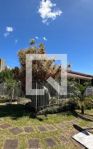 Casa à venda com 270m², 3 quartos e 2 vagasFachada