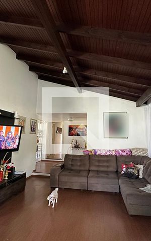 Casa à venda com 270m², 3 quartos e 2 vagasSala