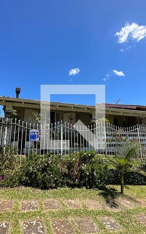 Casa à venda com 270m², 3 quartos e 2 vagasFachada