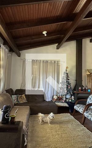 Casa à venda com 270m², 3 quartos e 2 vagasSala
