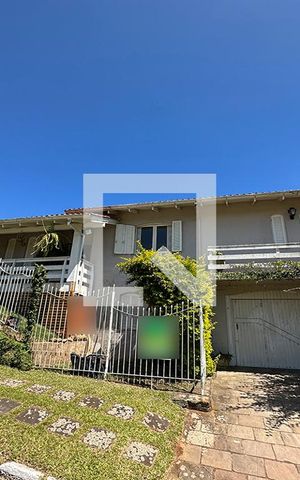 Casa à venda com 270m², 3 quartos e 2 vagasFachada