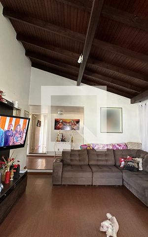Casa à venda com 270m², 3 quartos e 2 vagasSala