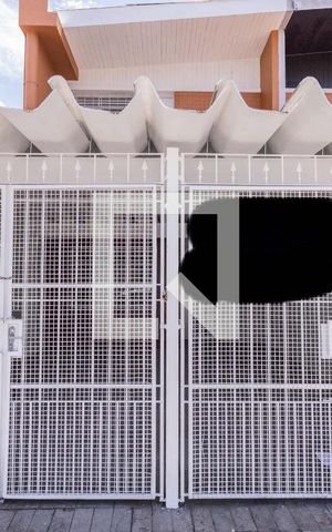 Casa à venda com 100m², 2 quartos e sem vaga Casa à venda com 100m², 2 quartos e sem vagaFachada